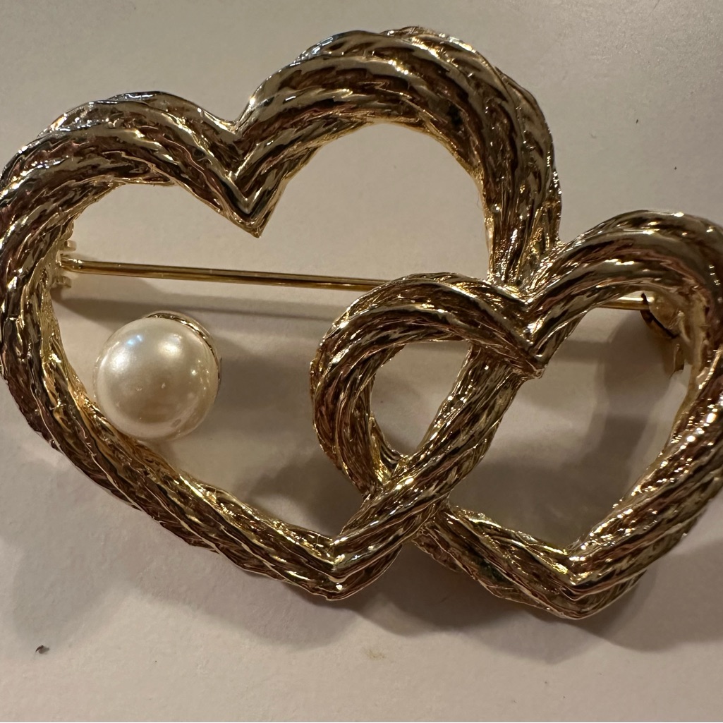 Vintage Aai Gold Tone Double Heart With Faux Pearl Accent Brooch